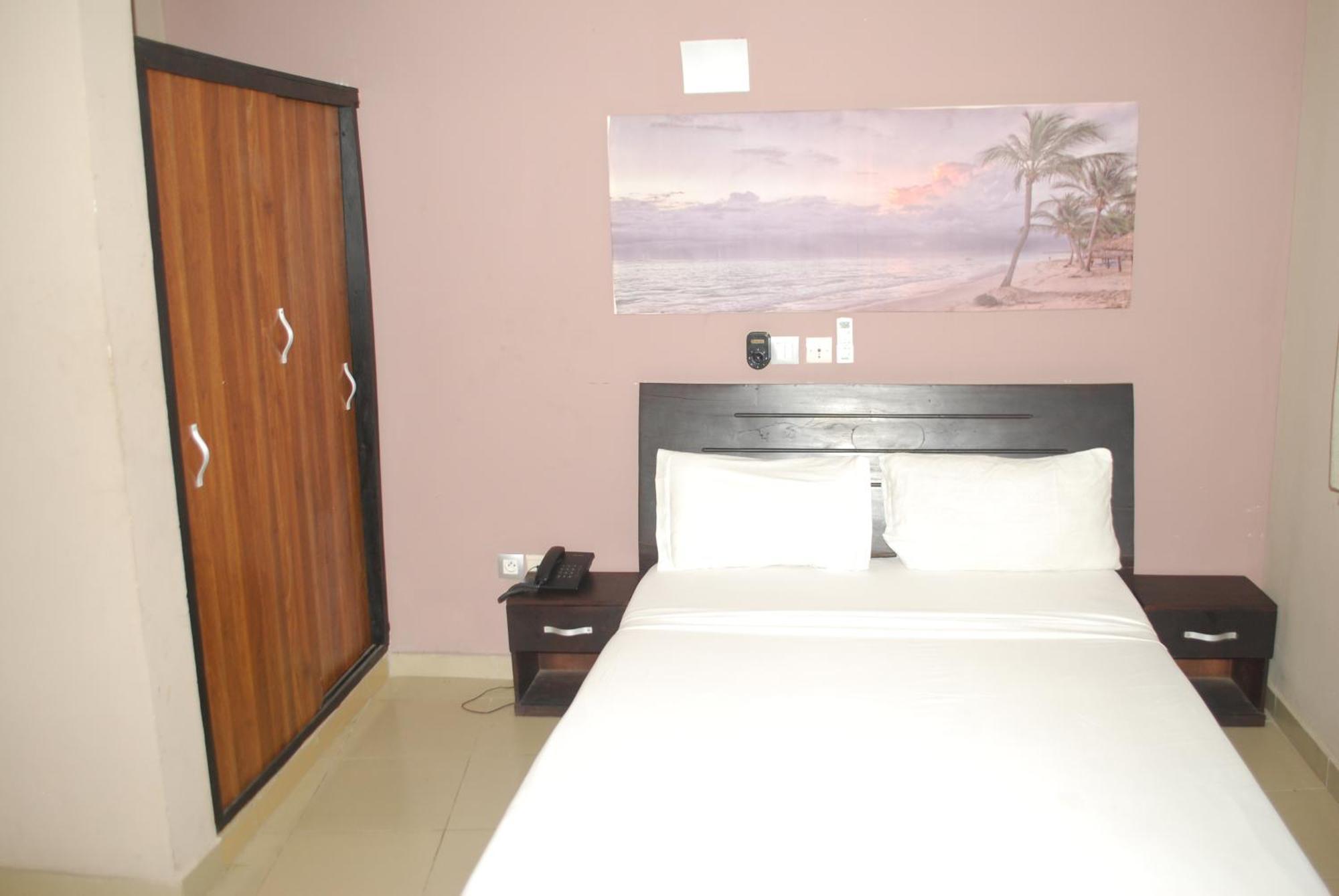 Benin City Center Hotel Cotonou Buitenkant foto